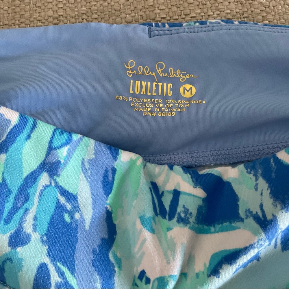 Lilly Pulitzer Luxathletic Blue Patterned Leggings, size Medium - Picture 2 of 2